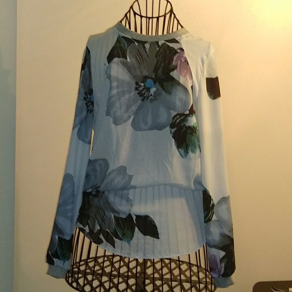 Silky, dolman sleeve top - Picture 1 of 4